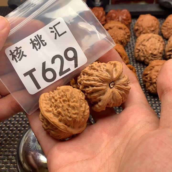 文玩核桃吊坠龙脉