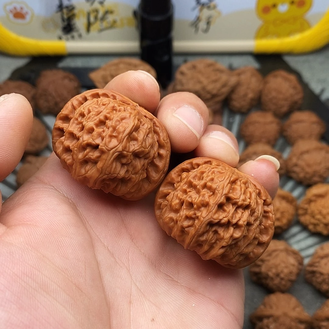 文玩核桃把件闷白