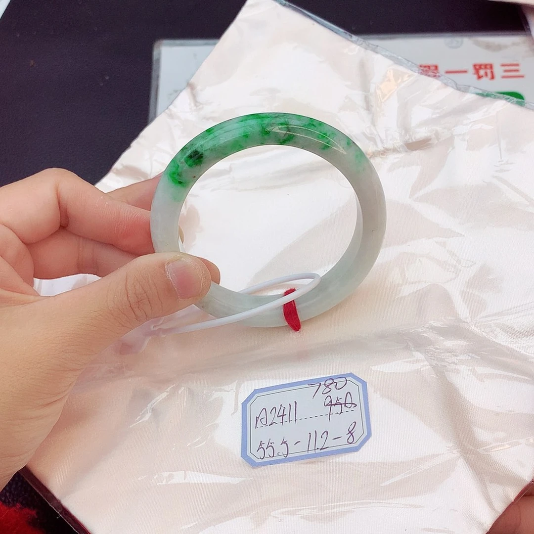 翡翠手镯未镶嵌?****?翡翠