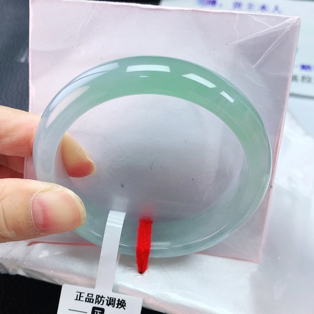 翡翠手镯未镶嵌54圈