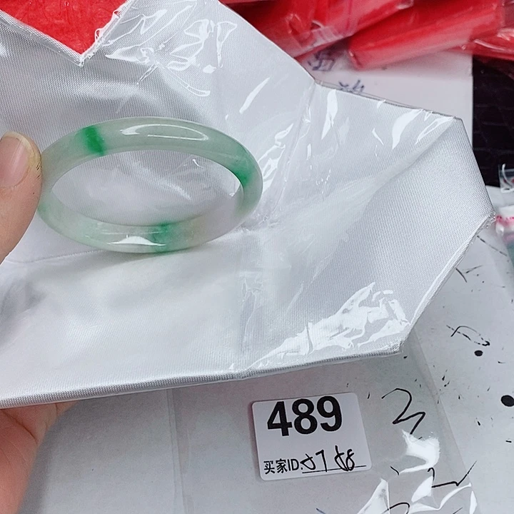 翡翠未镶嵌手镯一图一物实物为准（微瑕处理）