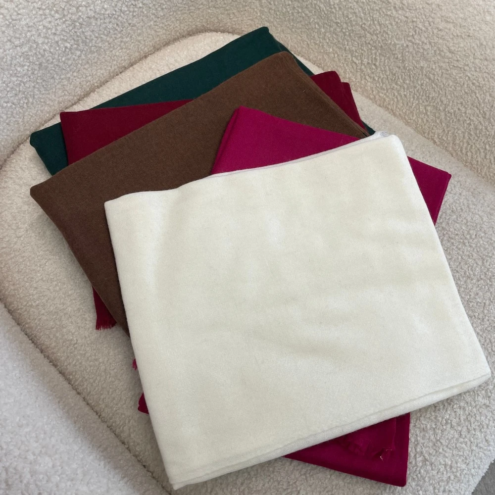 漠北绒妹12-25-1-外单高端精纺素色羊R披肩