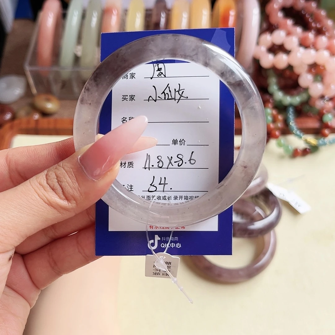 屋***女石英质玉未镶嵌手镯