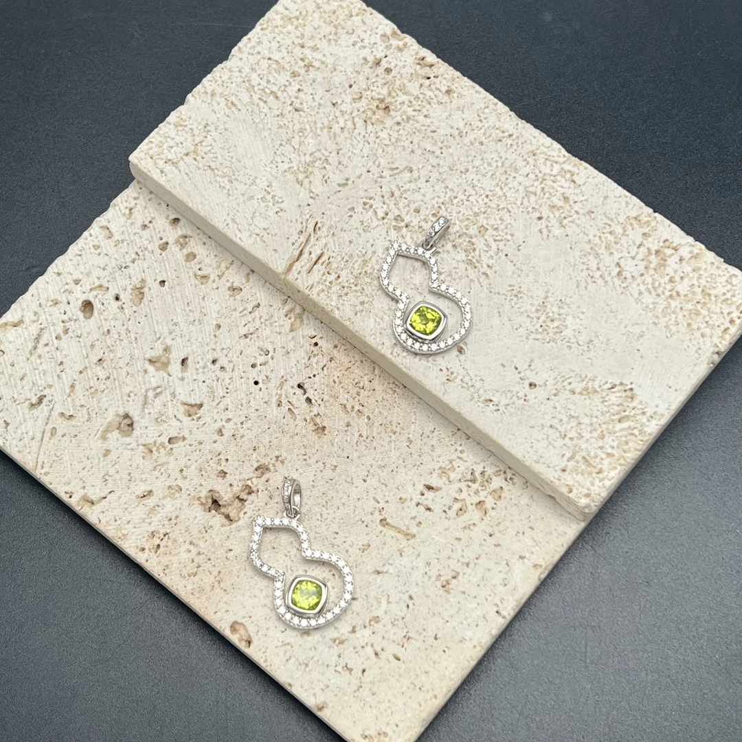 【北野珠宝】天然橄榄石葫芦吊坠-B14H-202多样性发一4*4mm（1ct）