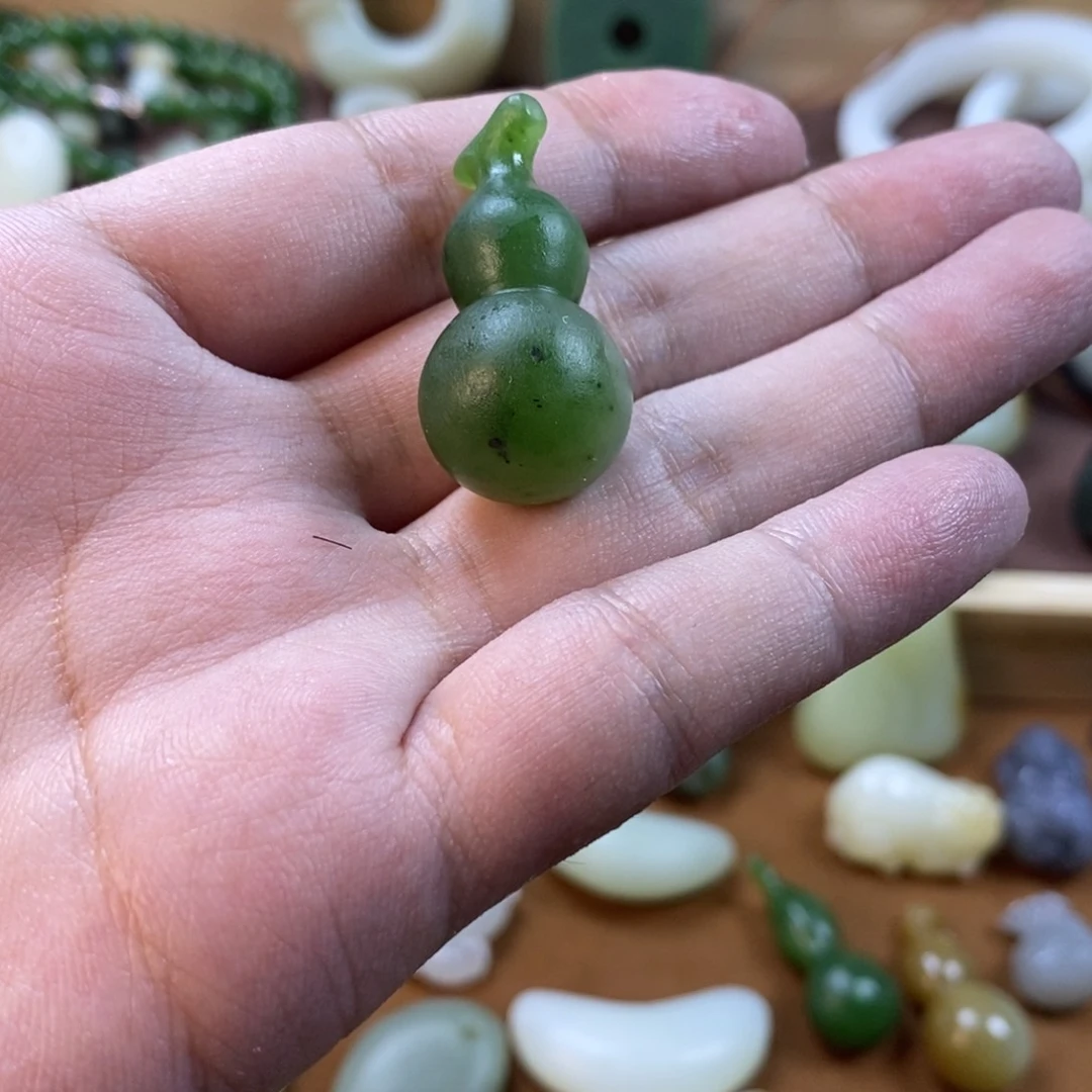 和田玉（碧玉）未镶嵌颈饰米*