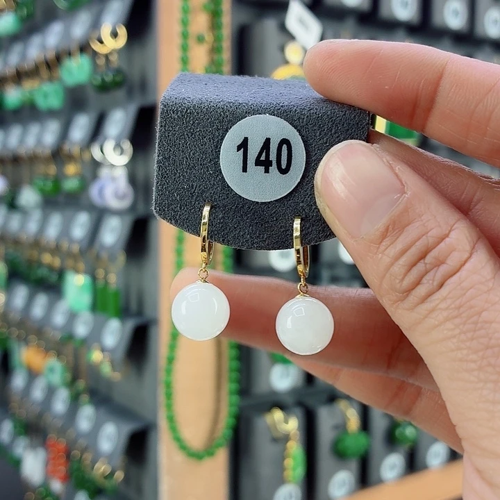 和田玉18K金镶嵌耳饰