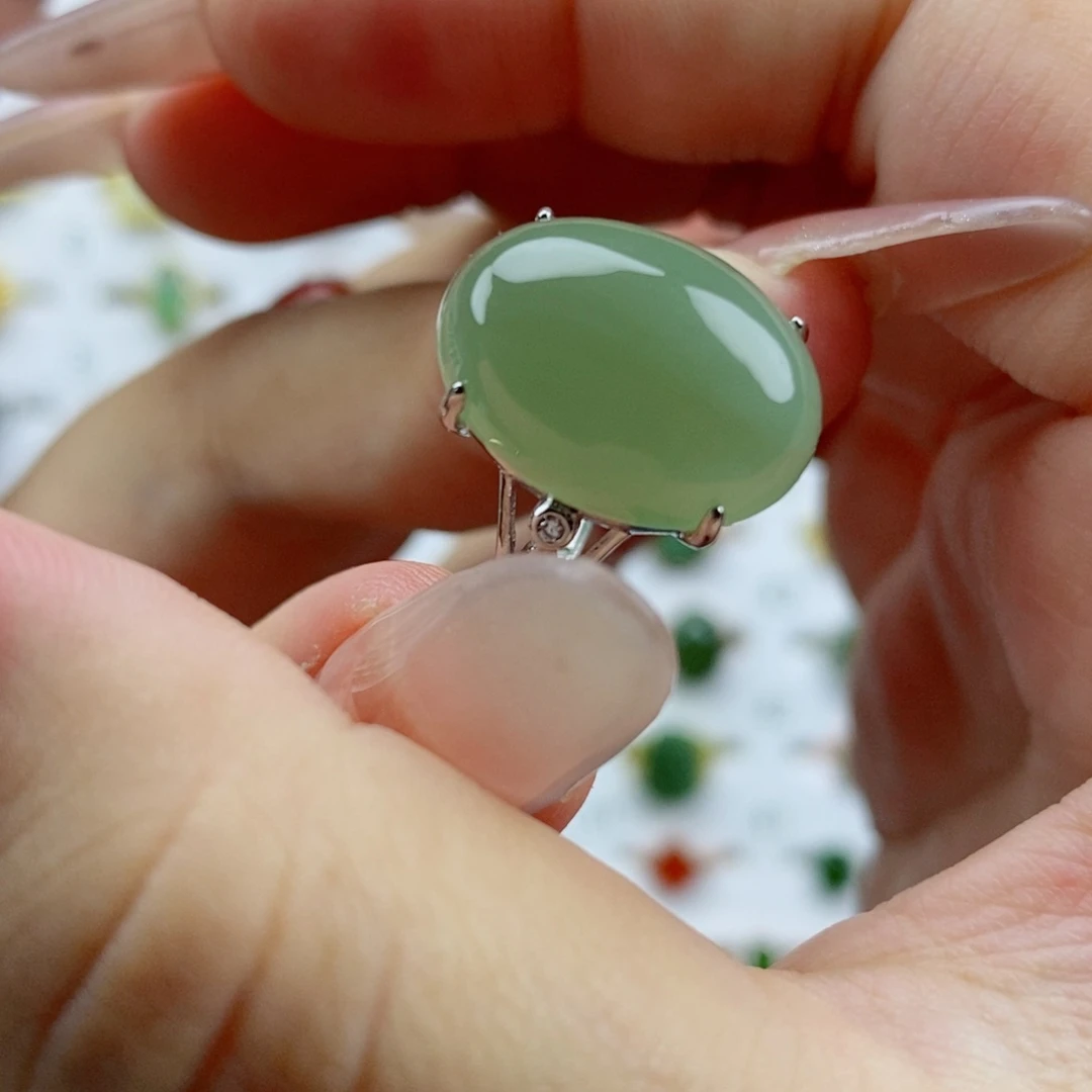 未镶嵌戒指和田玉