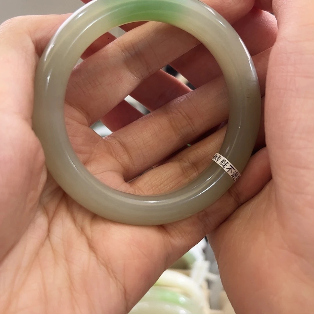 桃***夭和田玉未镶嵌颈饰56.3