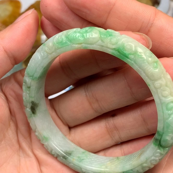 骐***骐翡翠未镶嵌颈饰翡翠