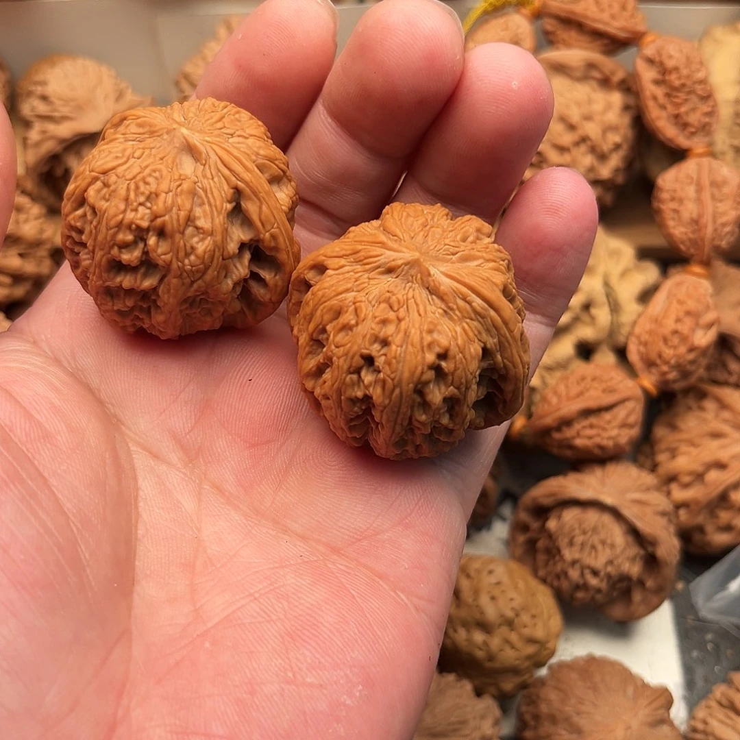 風***痕文玩核桃吊坠建军