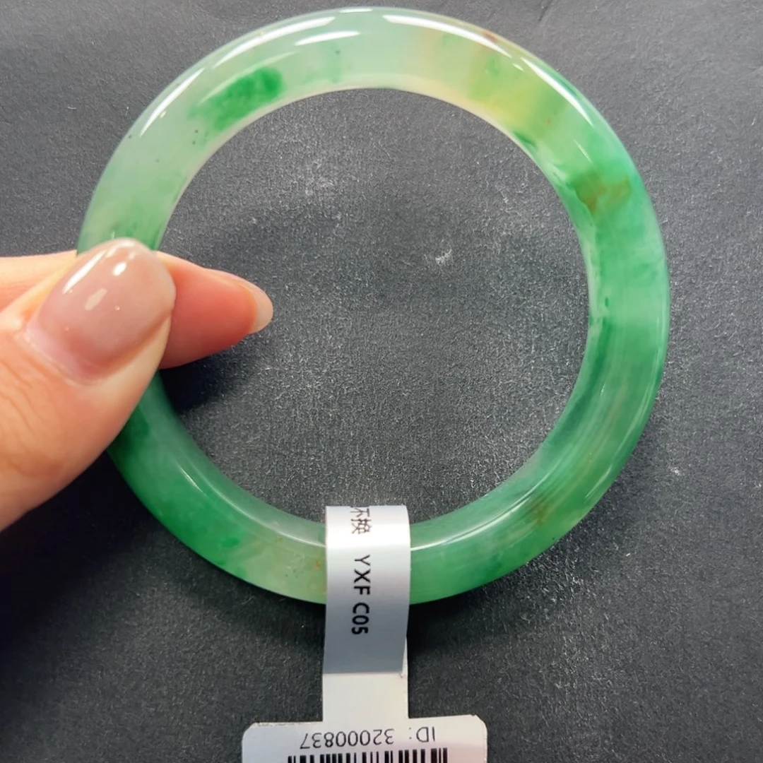 石英质玉未镶嵌手镯+周周55