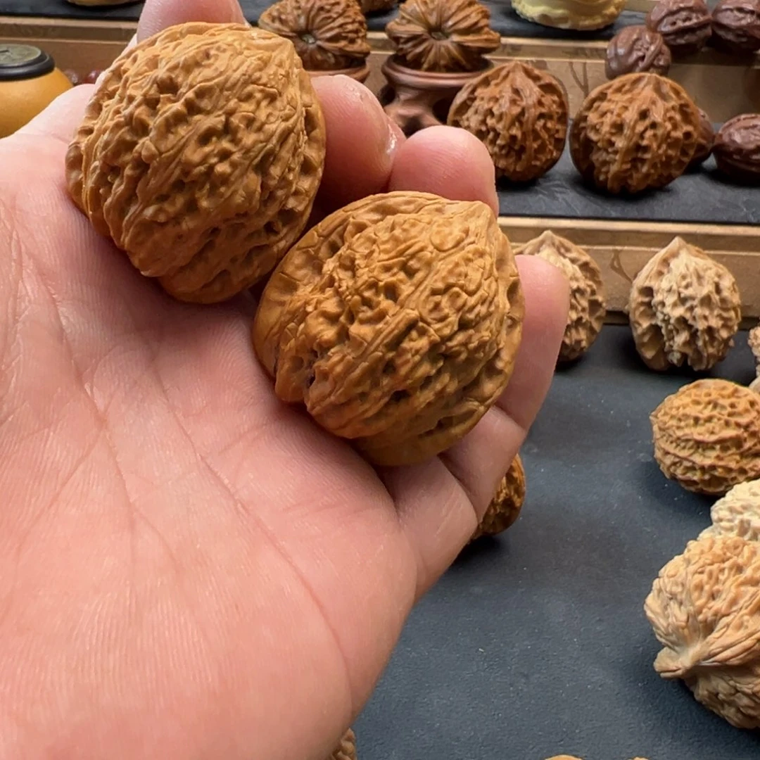 吊坠桃核文玩核桃，蓟县绣球