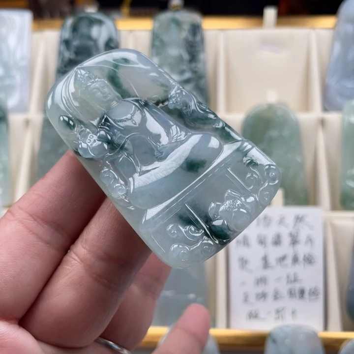 翡翠未镶嵌颈饰观音