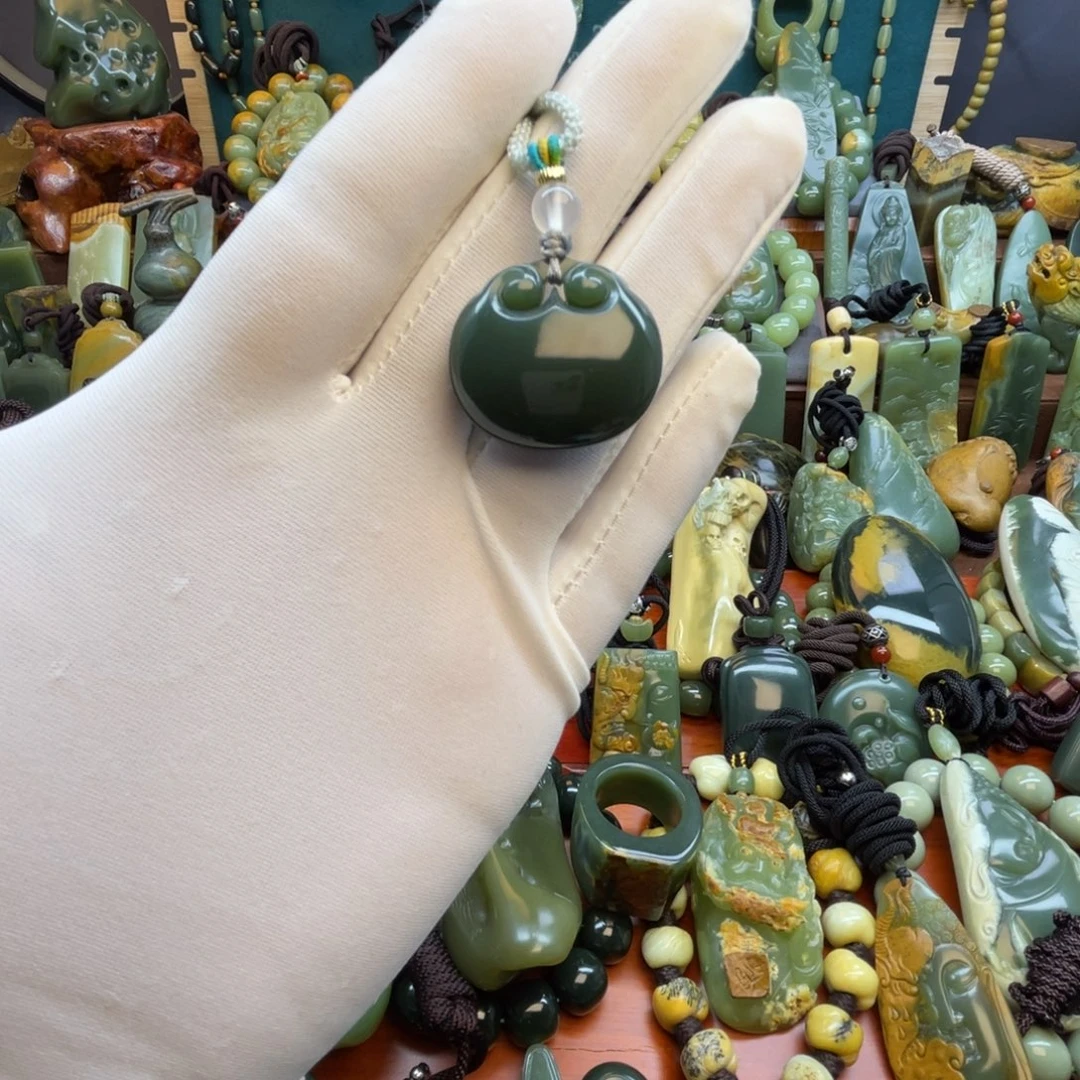 岫岩老玉（透闪石质玉）未镶嵌颈饰