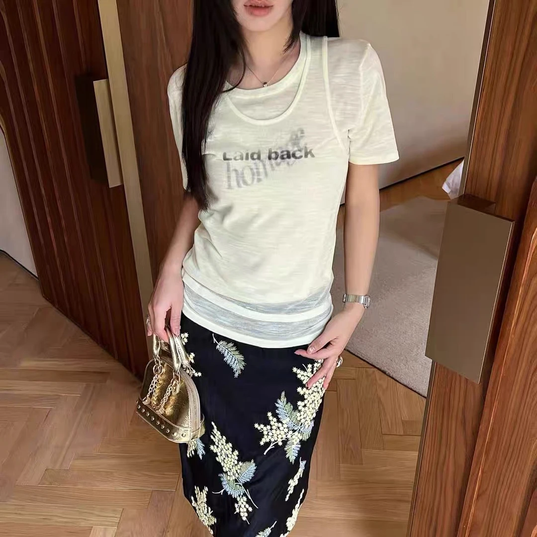 【妙女郎】字幕叠搭轻薄背心短袖