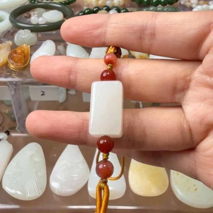 颈饰未镶嵌和田玉勒子