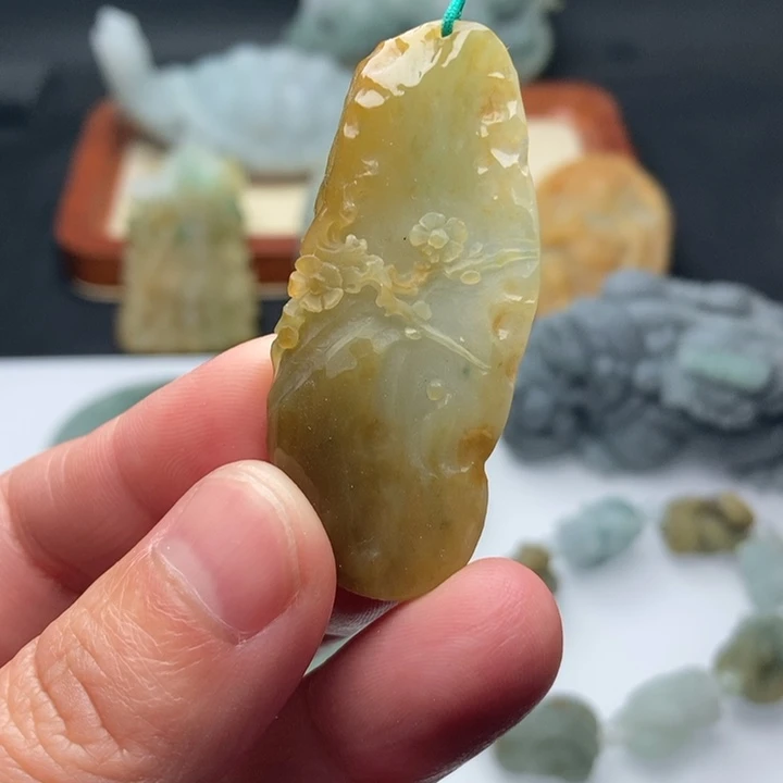 翡翠未镶嵌颈饰悟道