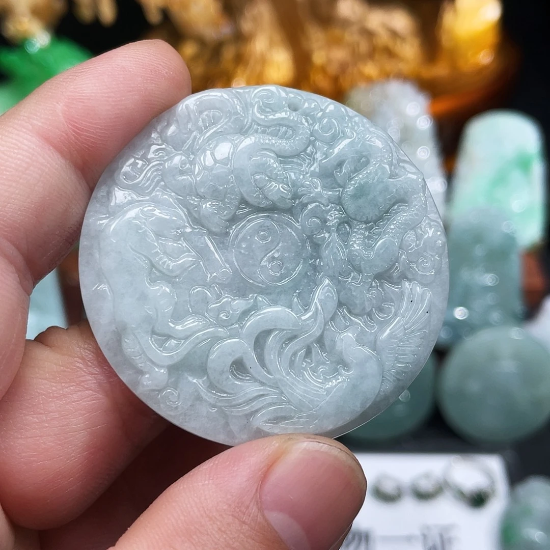 翡翠未镶嵌颈饰四神兽