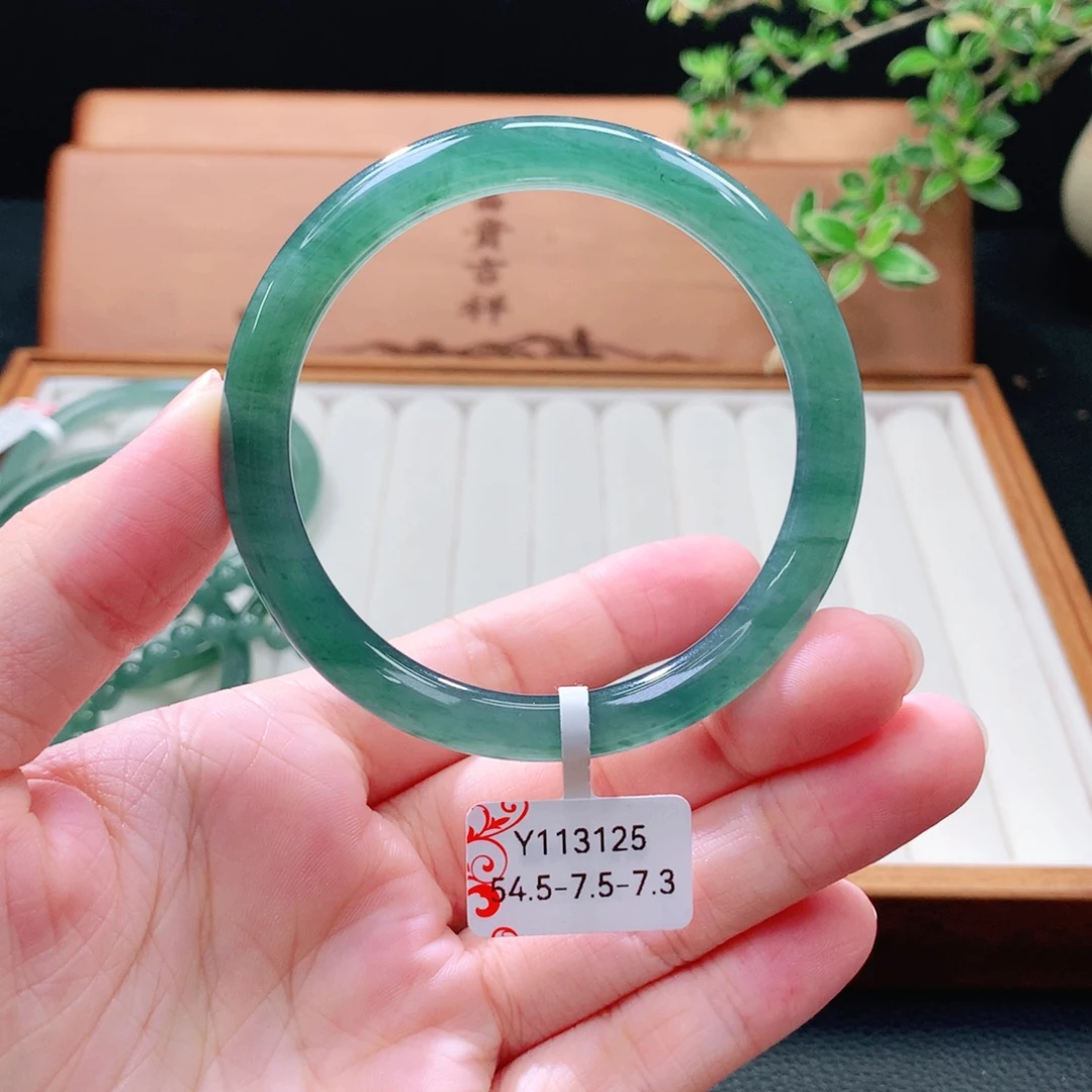 未镶嵌手镯（圆镯）翡翠