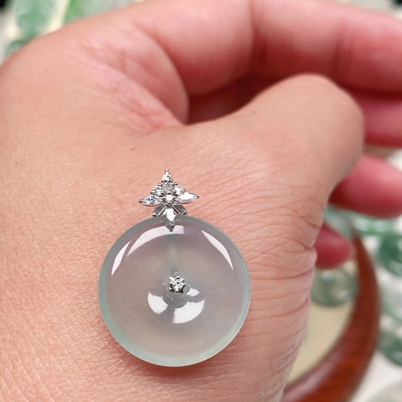 【闪购商品】颈饰18K金镶嵌翡翠