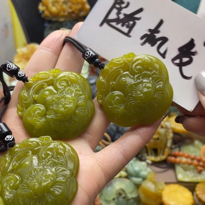 蛇纹石玉合金颈饰