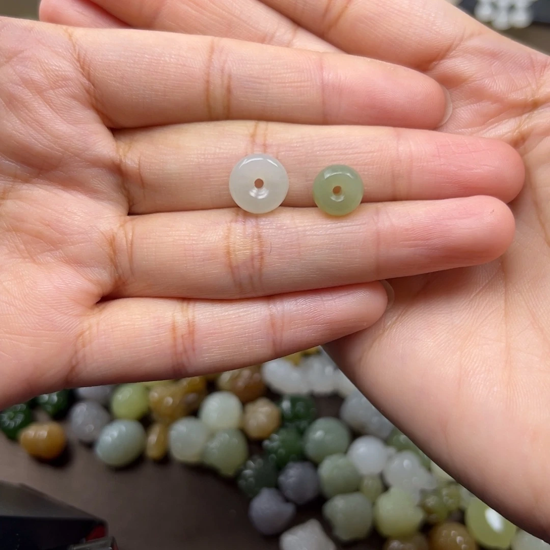 小***晓和田玉未镶嵌颈饰