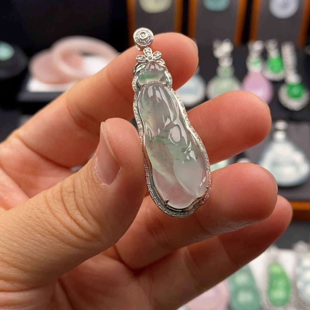 翡翠18K金镶嵌颈饰白菜