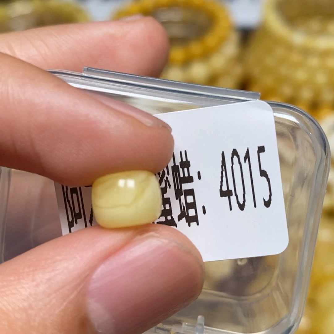 蜜蜡未镶嵌珠宝奇石4015