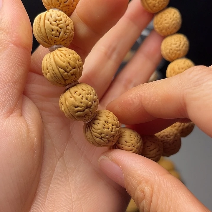 自***在吊坠桃核桃核手串