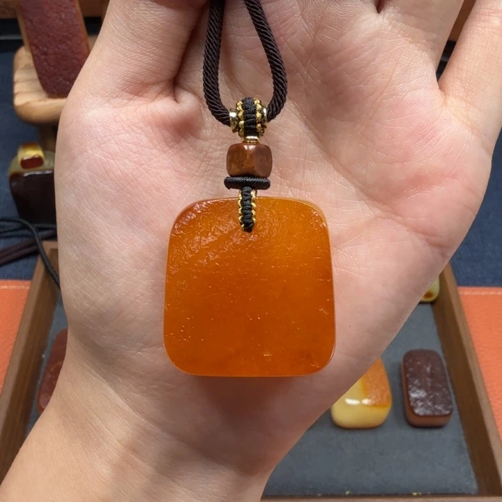蜜蜡未镶嵌吊坠(赠链)