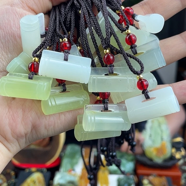 蛇纹石玉未镶嵌颈饰