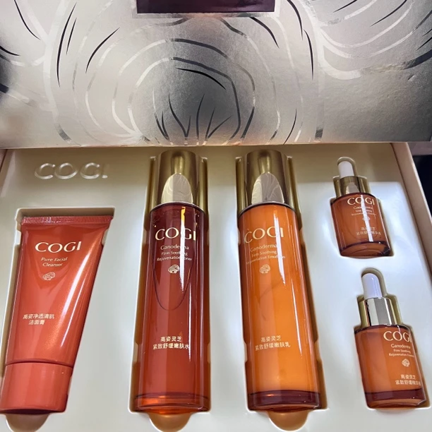 高姿灵芝紧致舒缓嫩肤礼盒