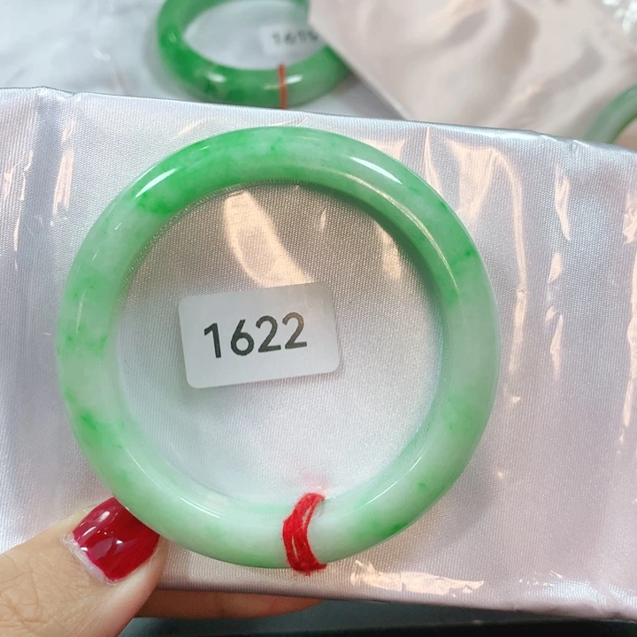 翡翠手镯未镶嵌天然翡翠手镯02