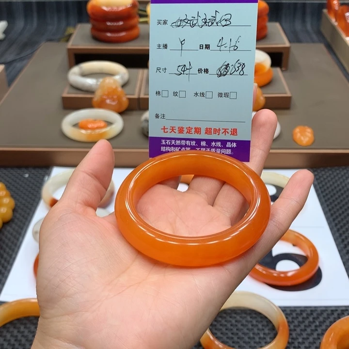 石英质玉（黄龙玉）未镶嵌手镯斌**?