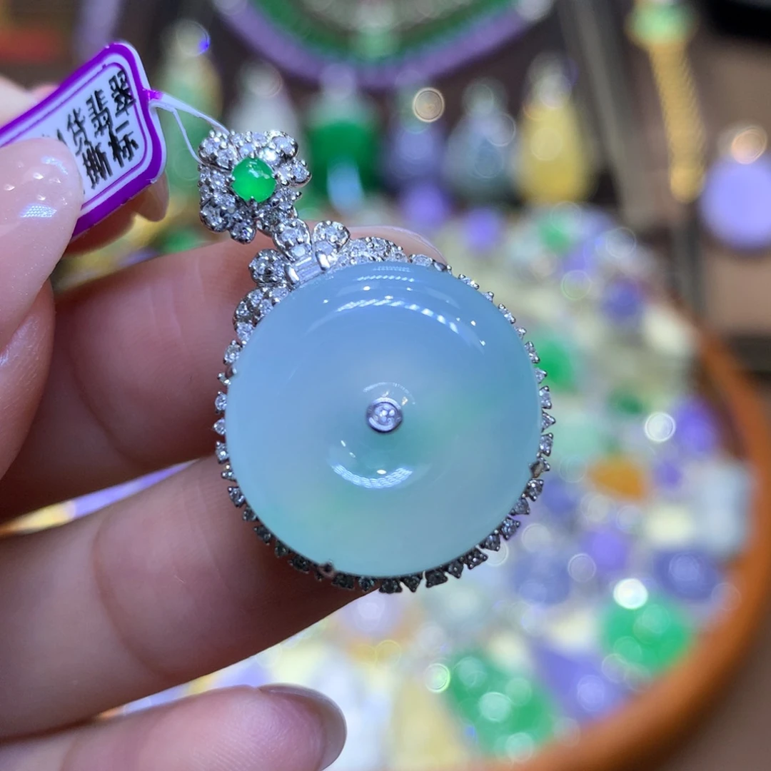 翡翠18K金镶嵌颈饰