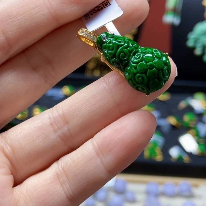 翡翠未镶嵌颈饰吊坠