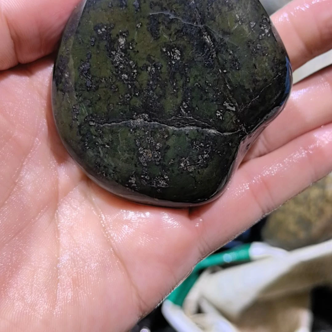 旭***颜木月球角砾岩石头一个