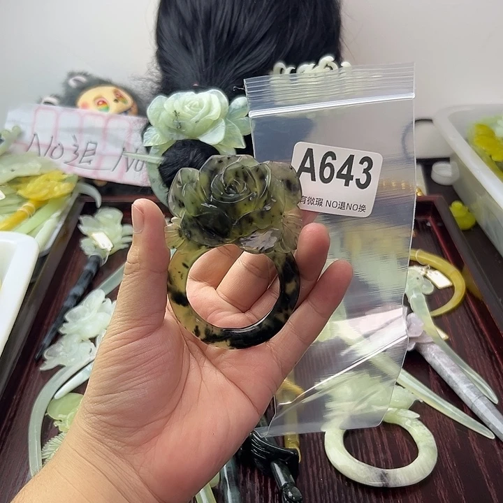 醉***识蛇纹石玉合金发饰