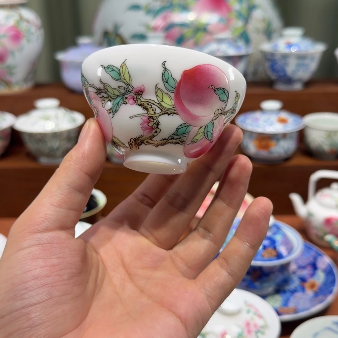釉上粉彩三桃品茗杯