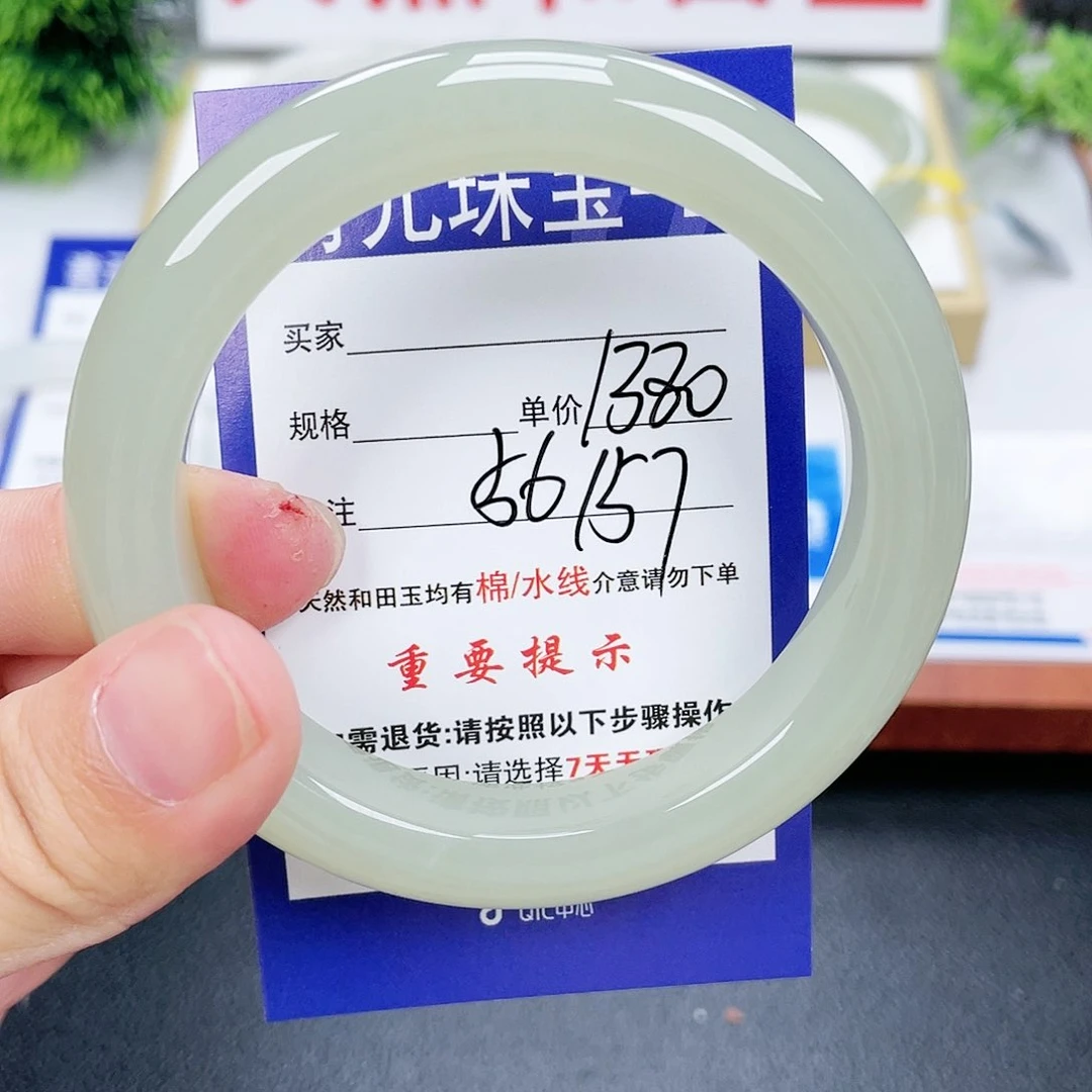 和田玉手镯未镶嵌