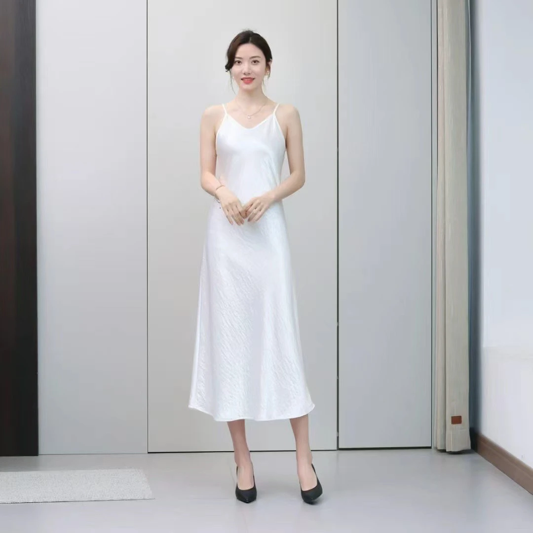 百搭显瘦夏季薄款性感气质吊带裙