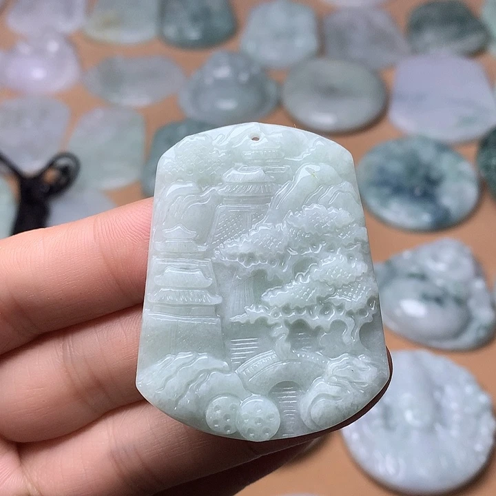 翡翠未镶嵌颈饰山水