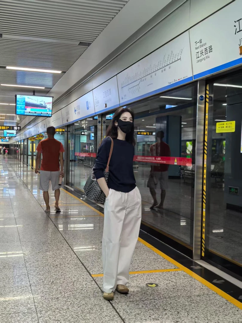 时尚套装两件套2025气质显瘦洋气休闲百搭性感辣妹外出上衣长裤女