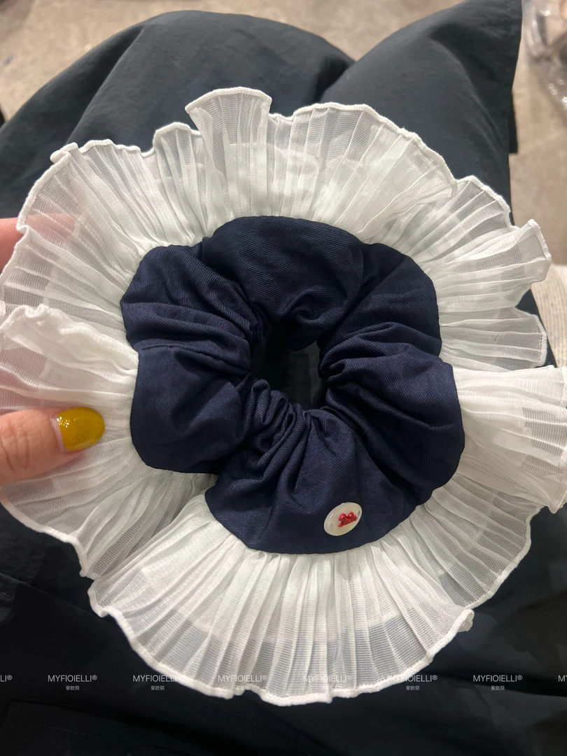 「MyFioielli｣高级感蕾丝风琴褶皱木耳边拼接藏青大肠发圈FQ112