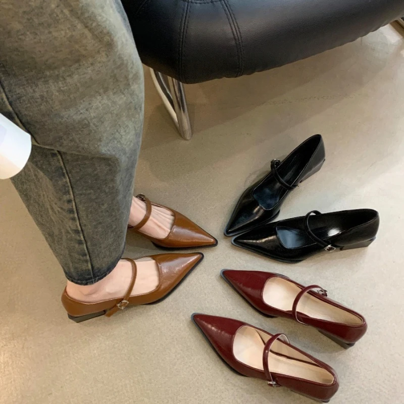 中低跟女小皮鞋新款可穿2025春季一字带显瘦尖头平底单鞋方跟