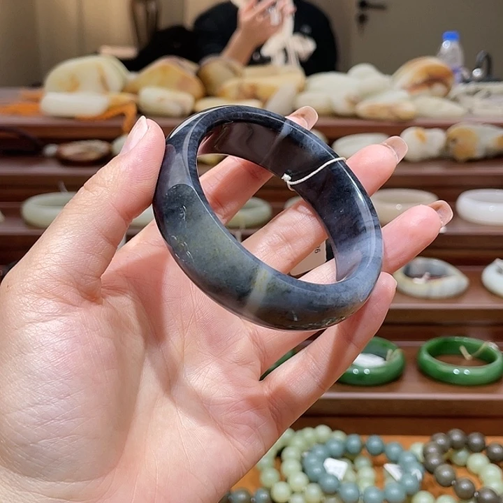 和田玉（墨玉）未镶嵌手镯聚墨青花手镯