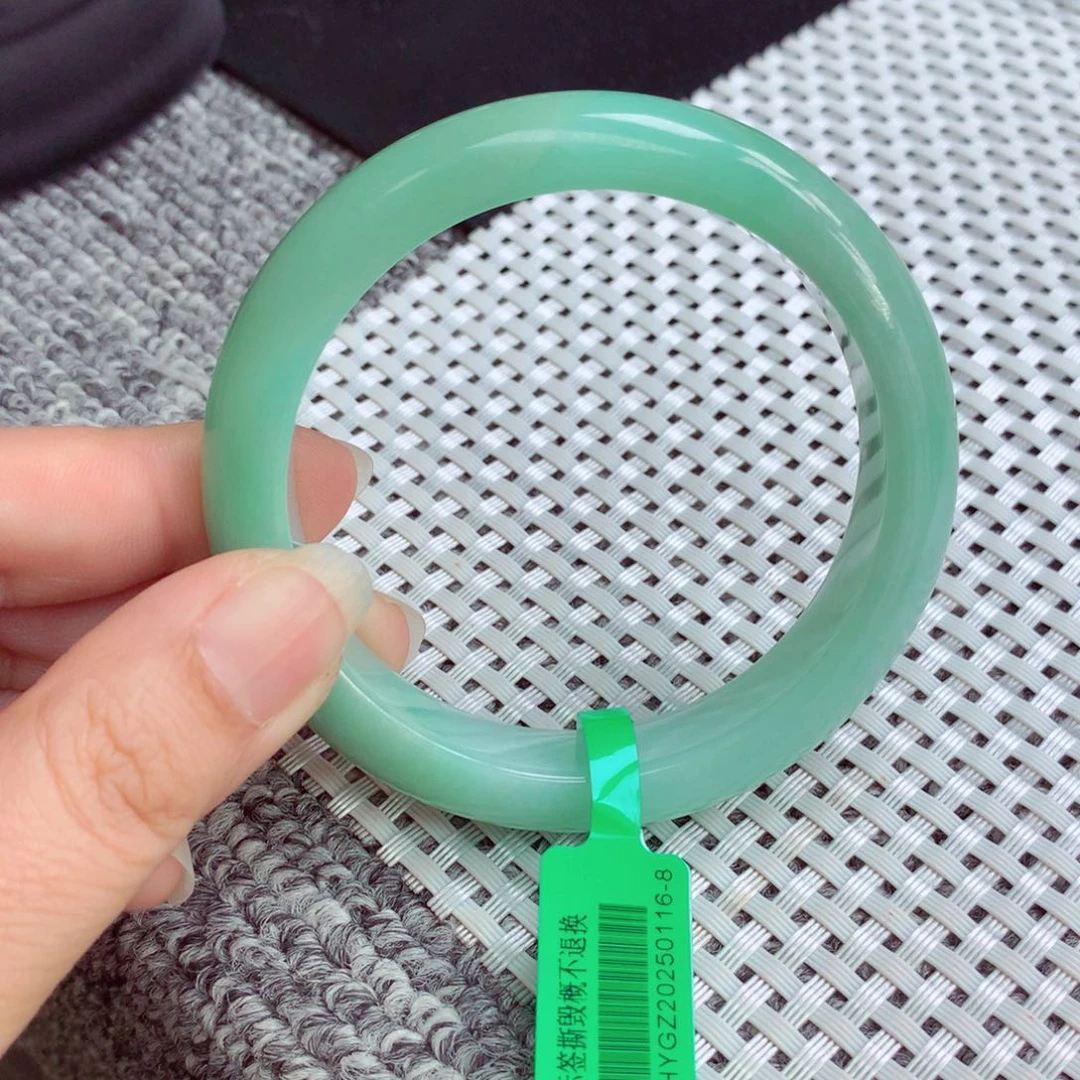 翡翠手镯未镶嵌祖****囖缅甸