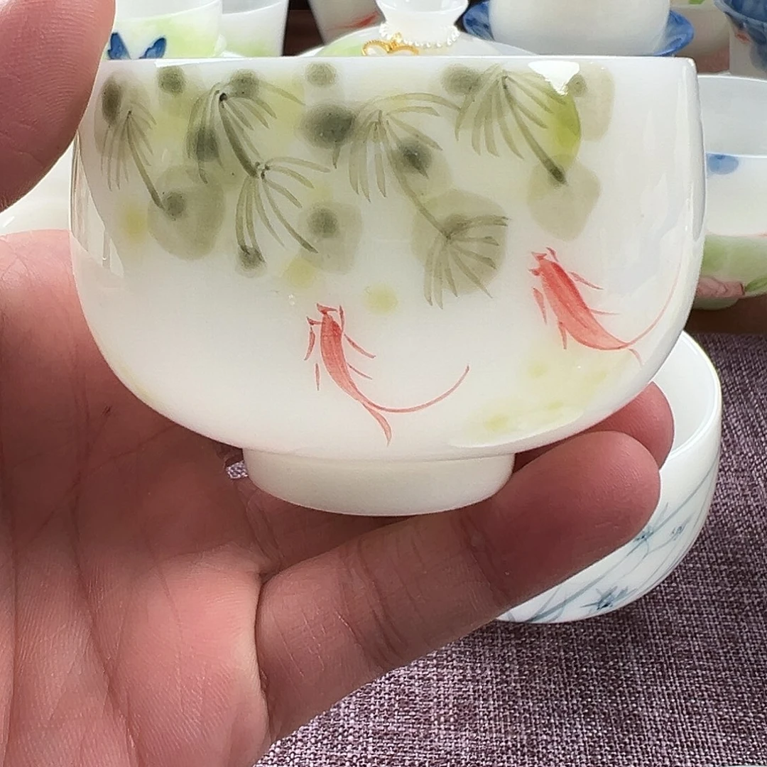 陶瓷杯子采用优质瓷土制作