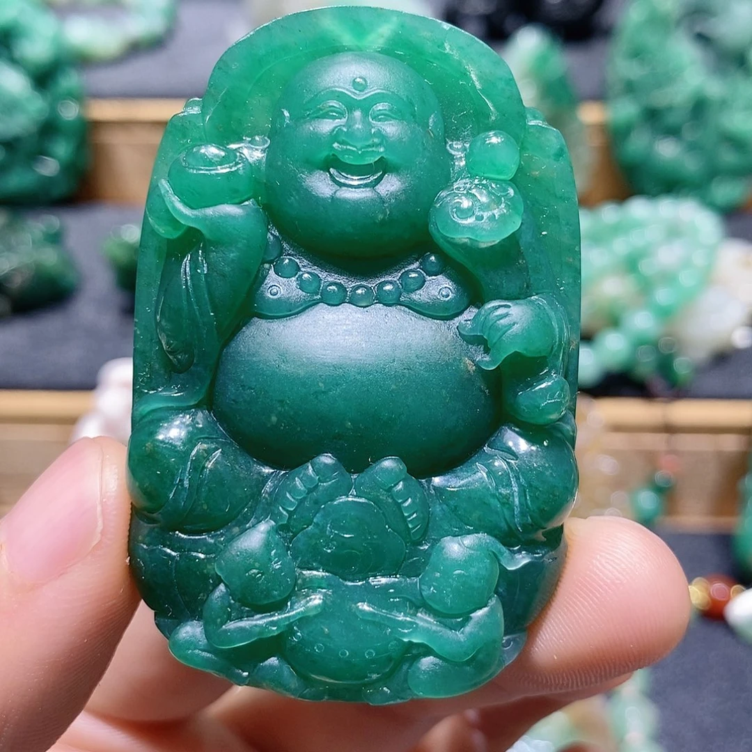 在***方独山玉未镶嵌吊坠