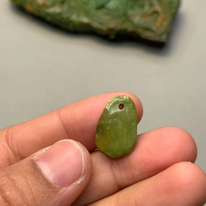 绿松石颈饰未镶嵌